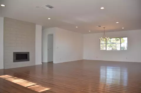 42717 6th St E, Lancaster, CA 93535 photo 2