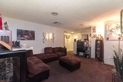 43646 Foxton Ave, Lancaster, CA 93535 photo 2