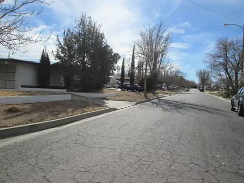 432 Lingard St E, Lancaster, CA 93535 photo 3