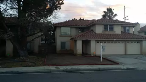 644 Tina Ct, Lancaster, CA 93535 photo 3