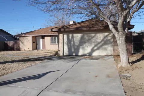 45317 6th St E, Lancaster, CA 93535 photo 2