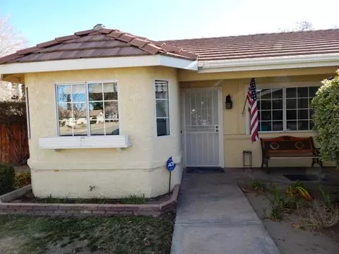 43040 21st St W, Lancaster, CA 93536 photo 2
