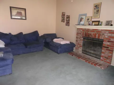 43229 Echard Ave, Lancaster, CA 93536 photo 2