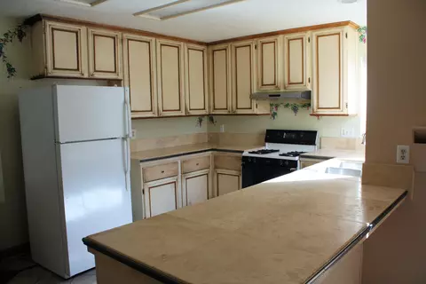 37677 Dixie Dr, Palmdale, CA 93550 photo 2