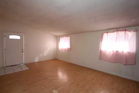 38463 37th St E, Palmdale, CA 93550 photo 2