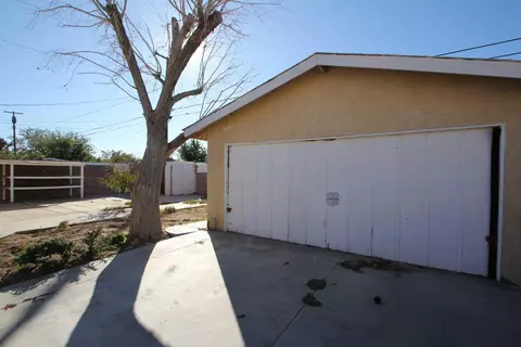 38463 37th St E, Palmdale, CA 93550 photo 17