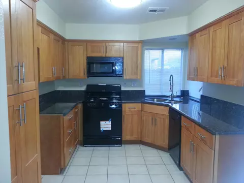2208 Gregory Ave, Palmdale, CA 93550 photo 2