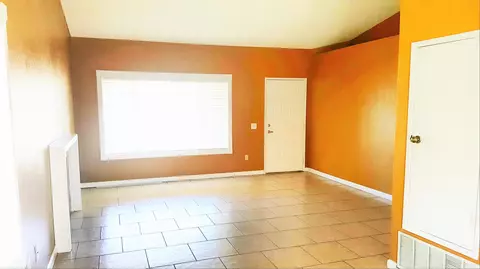 754 Avenue H13 E, Lancaster, CA 93535 photo 2