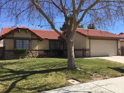 43344 11th St E, Lancaster, CA 93535 photo 2