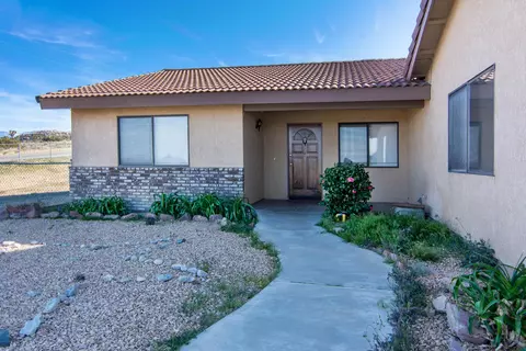 5650 Magda Ct, Palmdale, CA 93552 photo 2