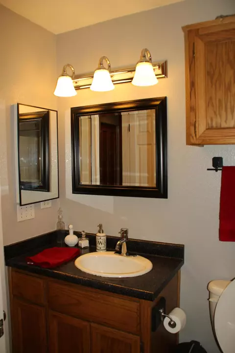 19919 Meadows Rd, Tehachapi, CA 93561 photo 3