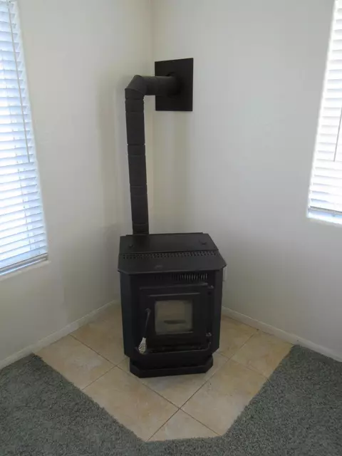 28040 Seabiscuit Way, Tehachapi, CA 93561 photo 4