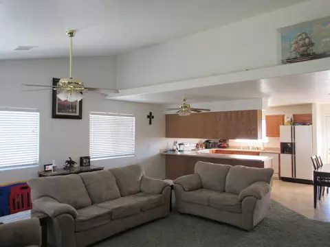 28040 Seabiscuit Way, Tehachapi, CA 93561 photo 3