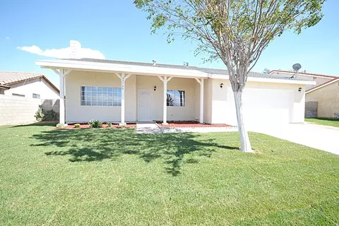 37724 45th St E, Palmdale, CA 93552 photo 1