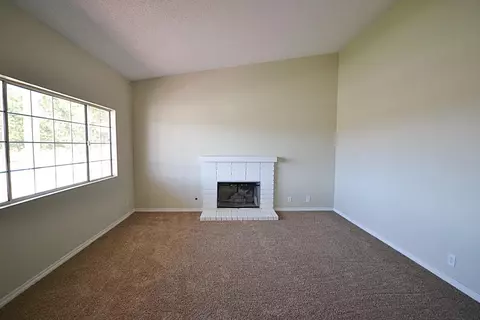 37724 45th St E, Palmdale, CA 93552 photo 2