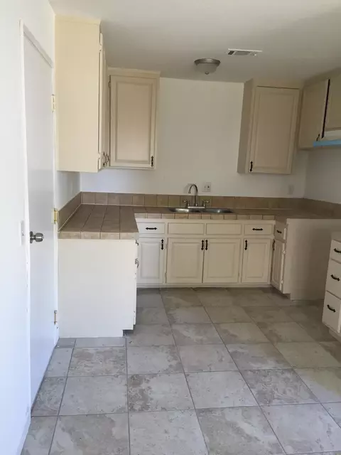 38459 4th St E, Palmdale, CA 93550 photo 1