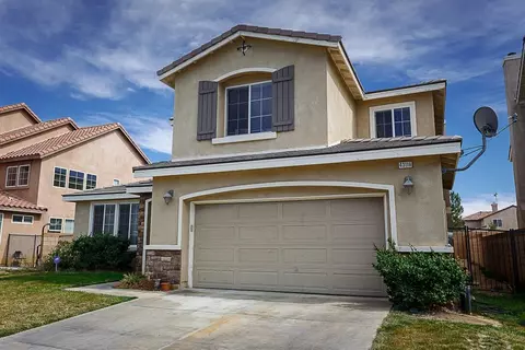 43116 Hampton St, Lancaster, CA 93536 photo 3