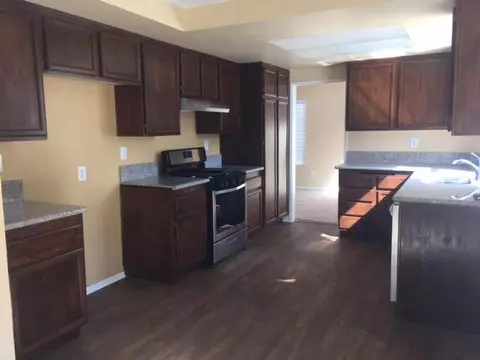 2014 Willowbrook Ave, Palmdale, CA 93551 photo 2