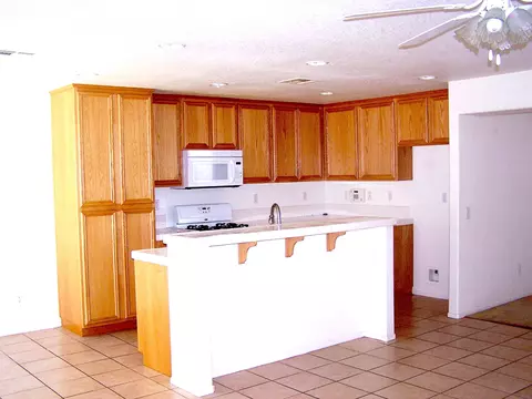 45340 Robinson Dr, Lancaster, CA 93535 photo 5