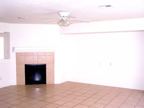 45340 Robinson Dr, Lancaster, CA 93535 photo 4