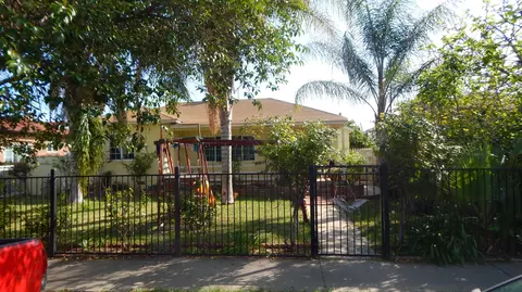19416 Vanowen St, Reseda, CA 91335 photo 2