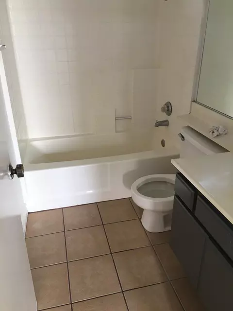 529 Ivesbrook St E, Lancaster, CA 93535 photo 2