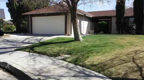704 Trixis Ave, Lancaster, CA 93534 photo 1