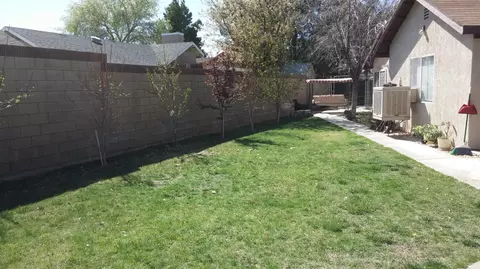 704 Trixis Ave, Lancaster, CA 93534 photo 2