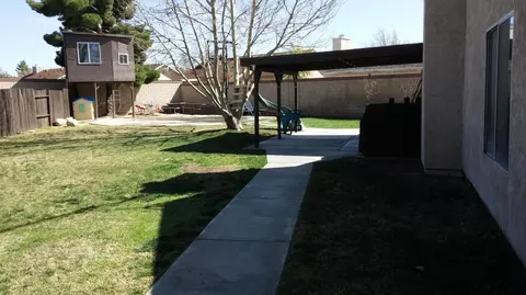 704 Trixis Ave, Lancaster, CA 93534 photo 3