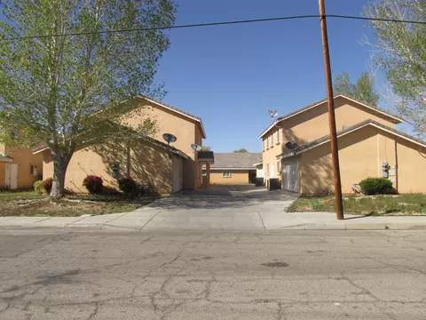 205 Kettering St W, Lancaster, CA 93534 photo 1