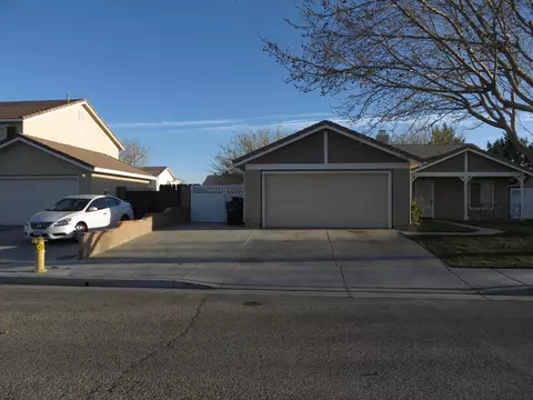 6300 Jasper Ct, Lancaster, CA 93536 photo 3