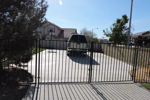 44123 Green Tree Ct, Lancaster, CA 93535 photo 3