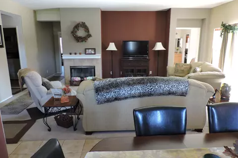 44123 Green Tree Ct, Lancaster, CA 93535 photo 5
