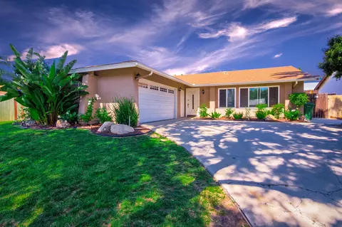 1911 Larch St E, Simi Valley, CA 93065 photo 2