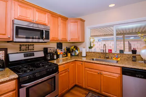 1911 Larch St E, Simi Valley, CA 93065 photo 13