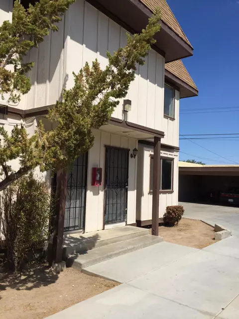 38526 4th St E, Palmdale, CA 93550 photo 2