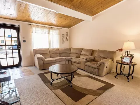 45408 Genoa Ave, Lancaster, CA 93534 photo 2