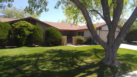 43658 Dejay St, Lancaster, CA 93536 photo 2