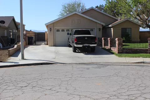 2500 Garnet Ln, Lancaster, CA 93535 photo 2