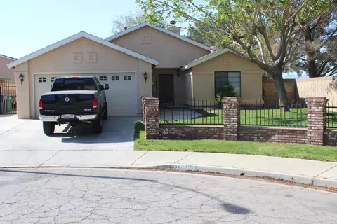 2500 Garnet Ln, Lancaster, CA 93535 photo 1