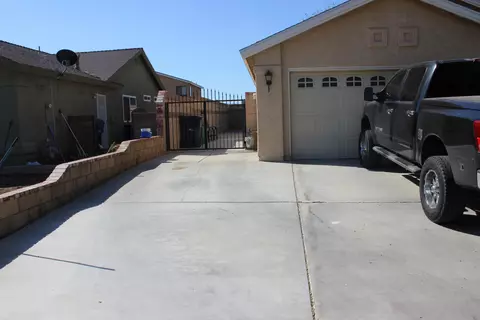2500 Garnet Ln, Lancaster, CA 93535 photo 4