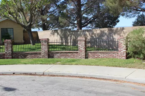 2500 Garnet Ln, Lancaster, CA 93535 photo 3