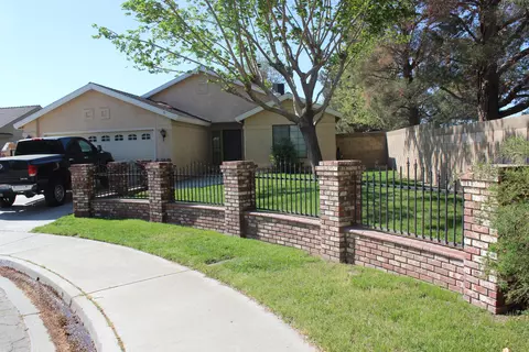 2500 Garnet Ln, Lancaster, CA 93535 photo 5