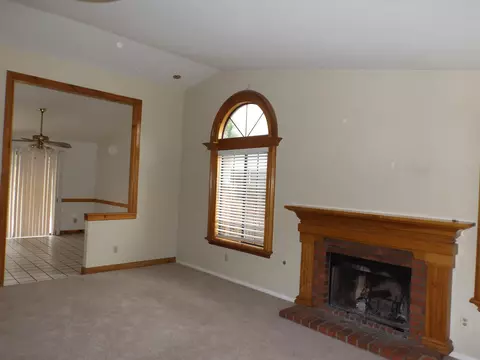 2126 Willowbrook Ave, Palmdale, CA 93551 photo 3
