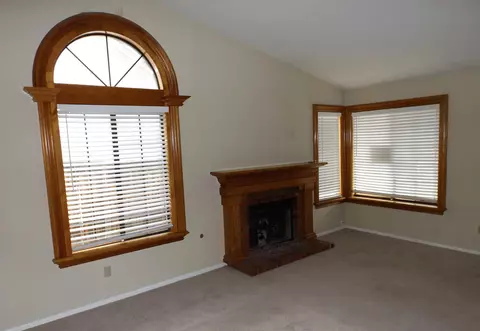 2126 Willowbrook Ave, Palmdale, CA 93551 photo 2
