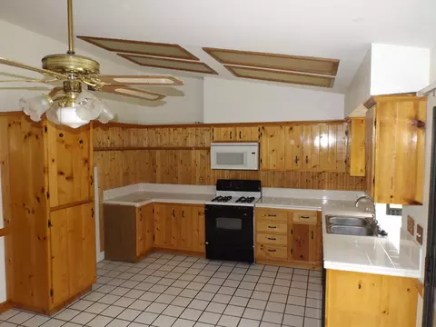 2126 Willowbrook Ave, Palmdale, CA 93551 photo 5