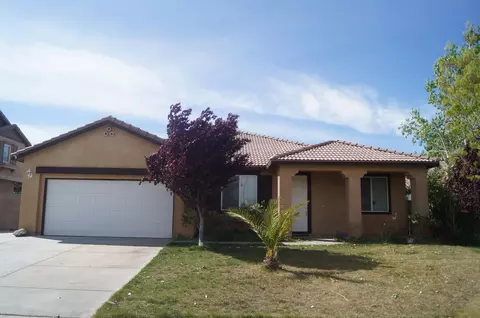 3714 Saddleback Dr, Palmdale, CA 93550 photo 2
