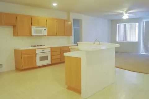 3714 Saddleback Dr, Palmdale, CA 93550 photo 3