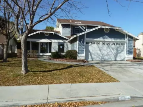 45851 Suffolk Dr, Lancaster, CA 93534 photo 1