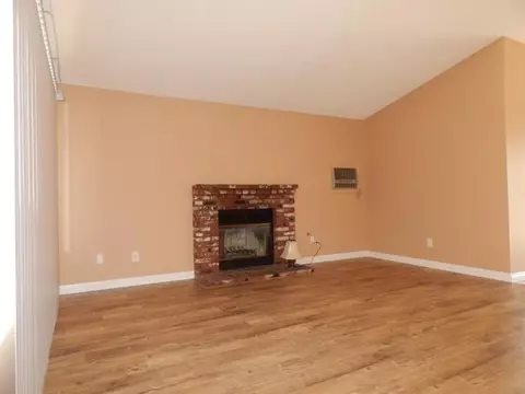 43915 30th St E, Lancaster, CA 93535 photo 2